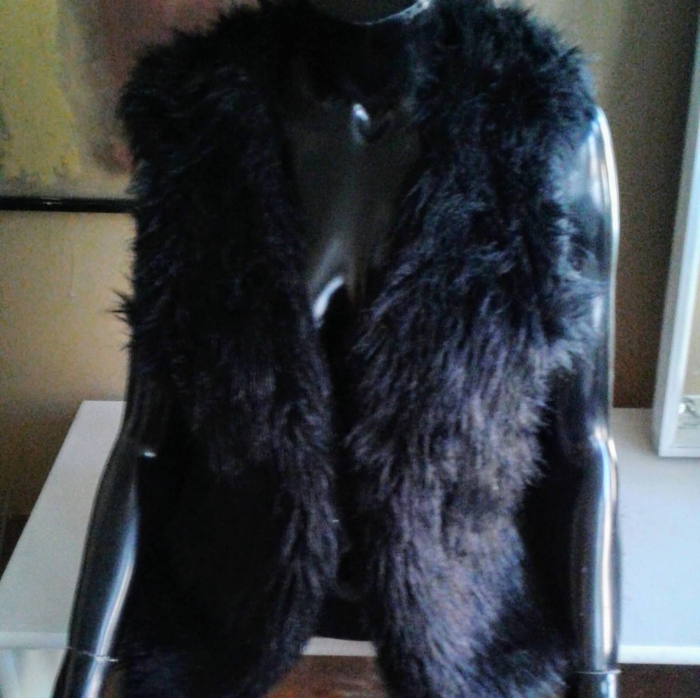 SOLD 🚫 Xhilaration Faux Fur Vest